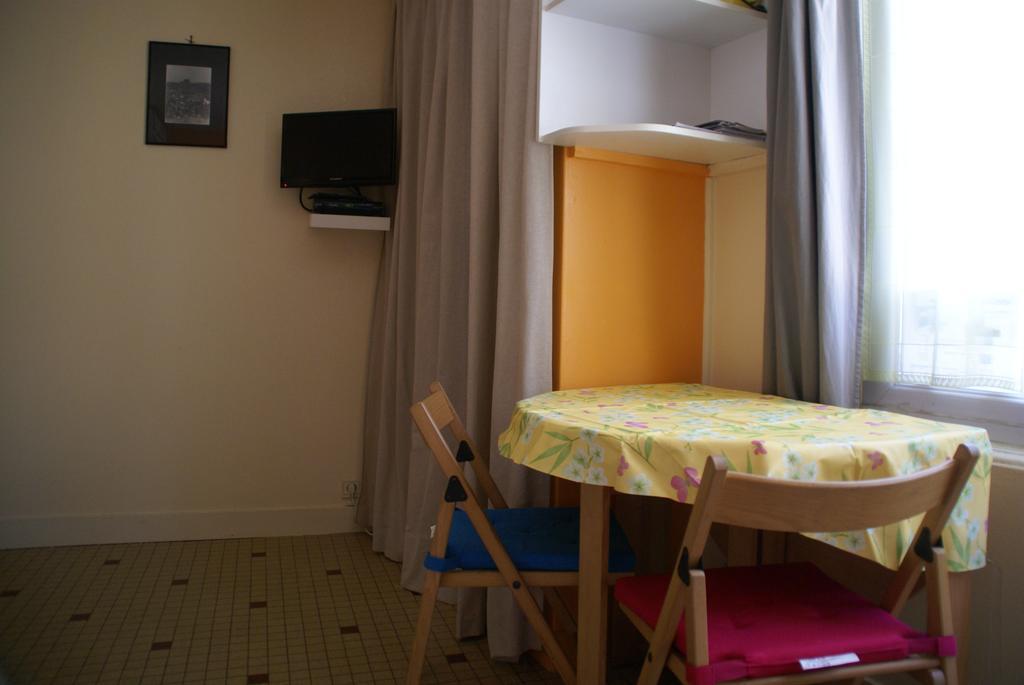 Ferienwohnung Au Coeur De Bourg Csm Courseulles-sur-Mer Zimmer foto